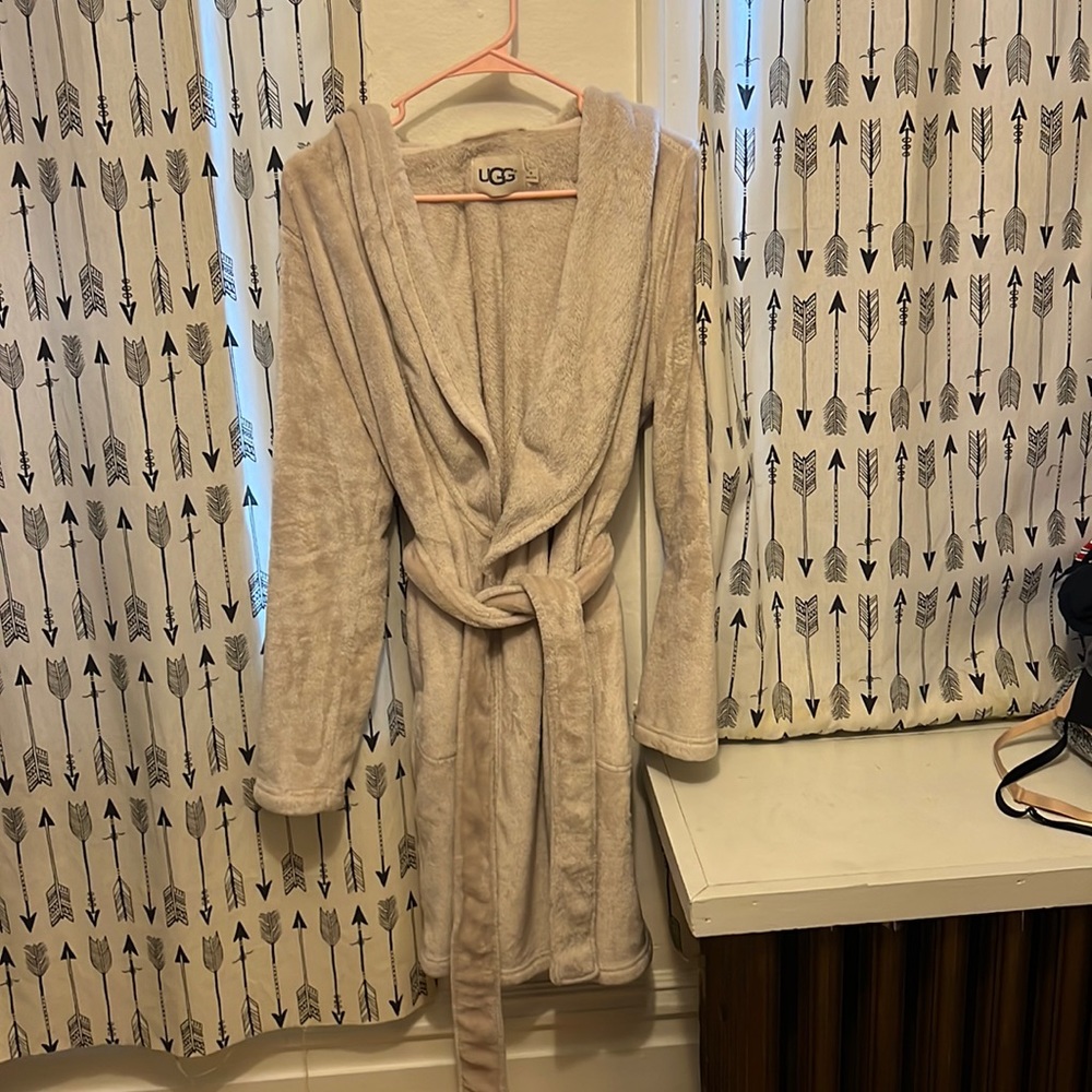 Medium UGG robe with hood